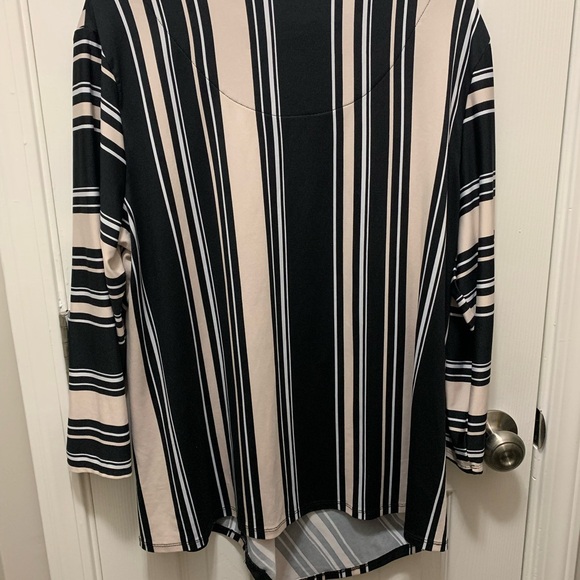 Asymmetrical blouse - Picture 2 of 3